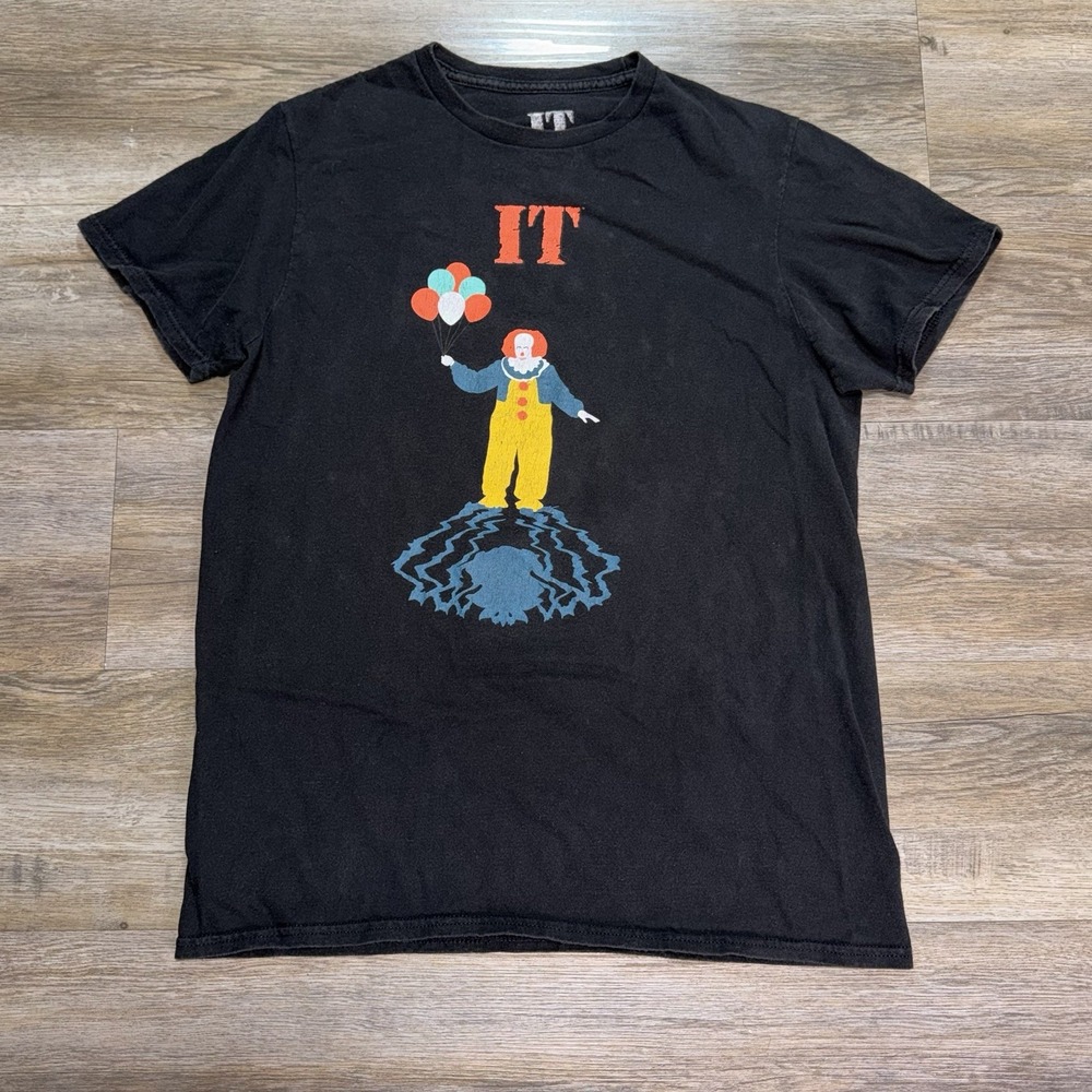 IT Movie Black Graphic Shirt Mens/Unisex M "Pennywise the Clown Holding Ballons"